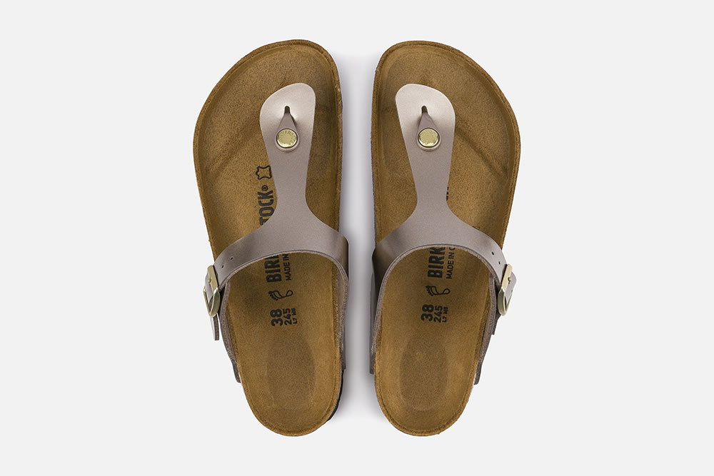 birkenstock gizeh metallic taupe