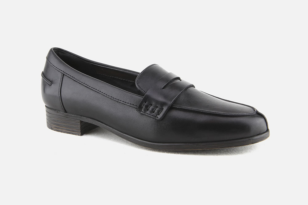 clarks loafers black