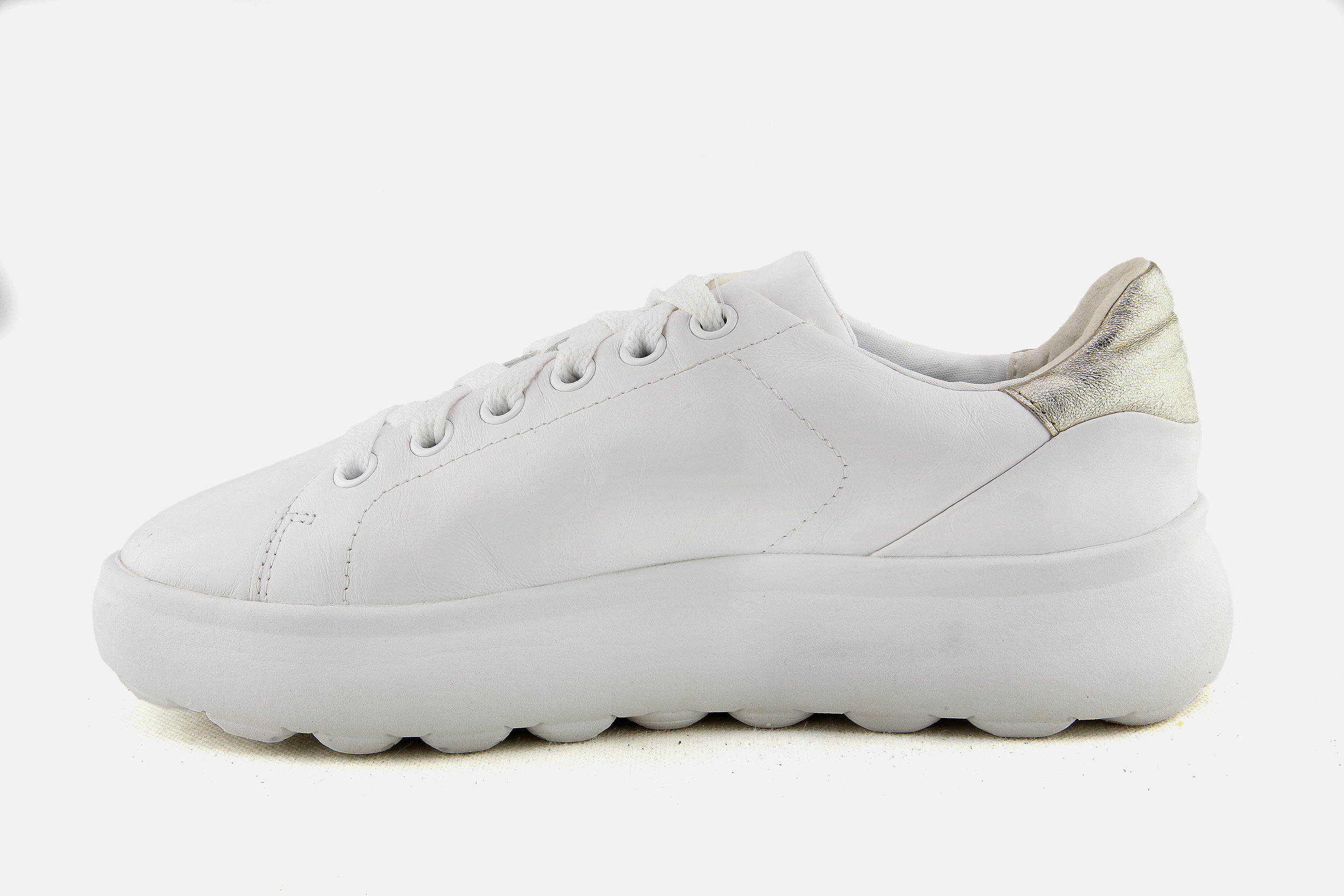 Geox SPHERICA EC4 BLANC OR Sneakers on labotte