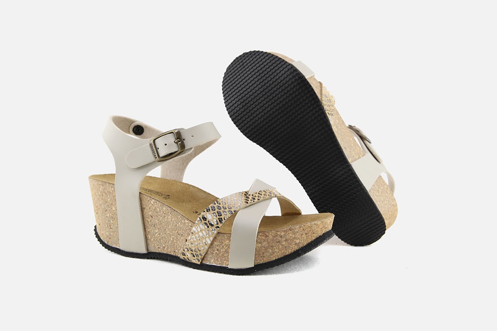 Chaussures goldstar femme sale