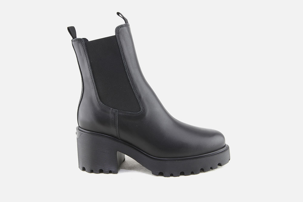 Hogan - HOGAN CHELSEA 584 LISSE NOIR Ankle boots on labotte