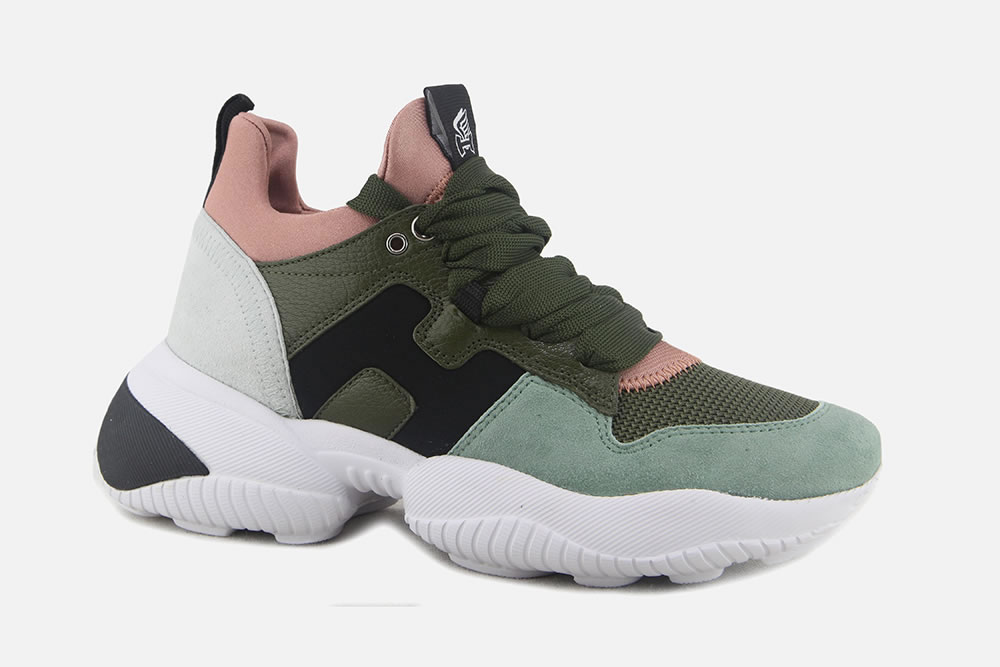 chaussure grise et verte ou rose et blanche