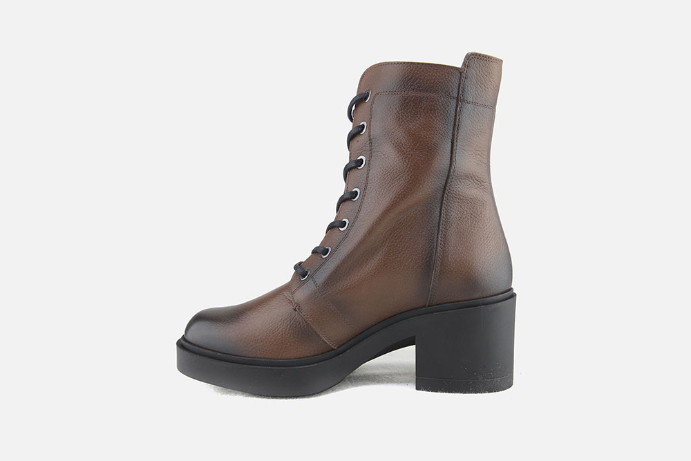 Paula Urban MONCEAU BROWN VINTAGE Lace up boots on labotte