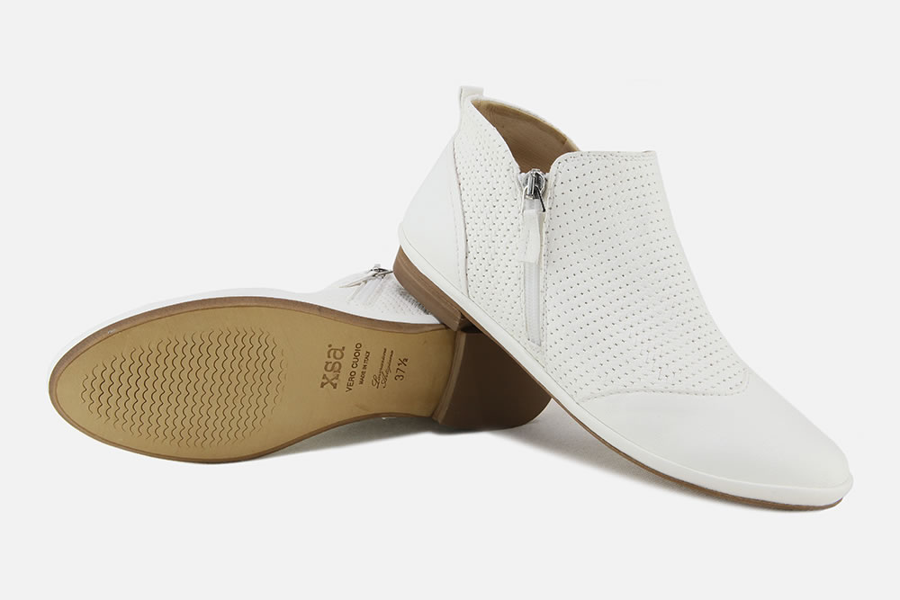 I white deals express boots