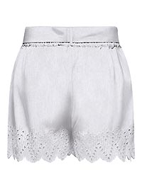 ONLTULUM EMB LOOSE BELT SHORTS BRIGHT WHITE EMB - Only